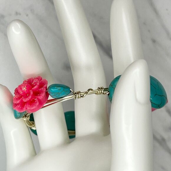 Silver Tone Faux Turquoise Beaded Pink Cross Small Wire Bangle Bracelet - Picture 3 of 10